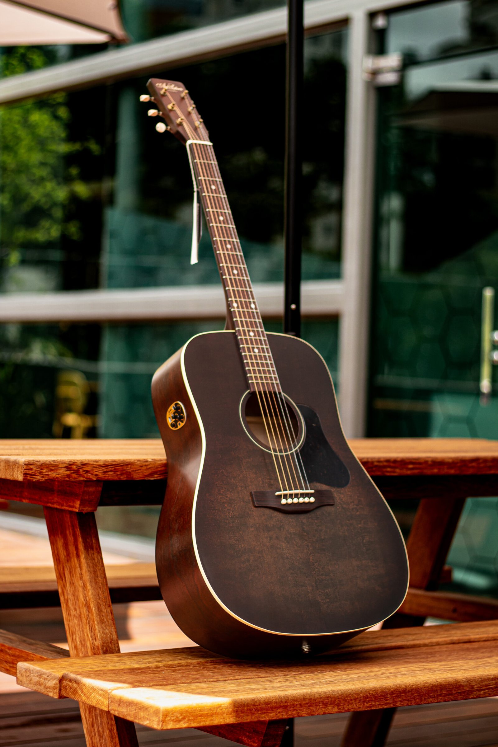 Art & Lutherie Americana Bourbon Burst QIT