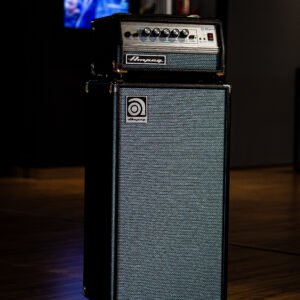 AMPLIFICADOR AMPEG - Micro VR Cabeçote + Caixa SVT210