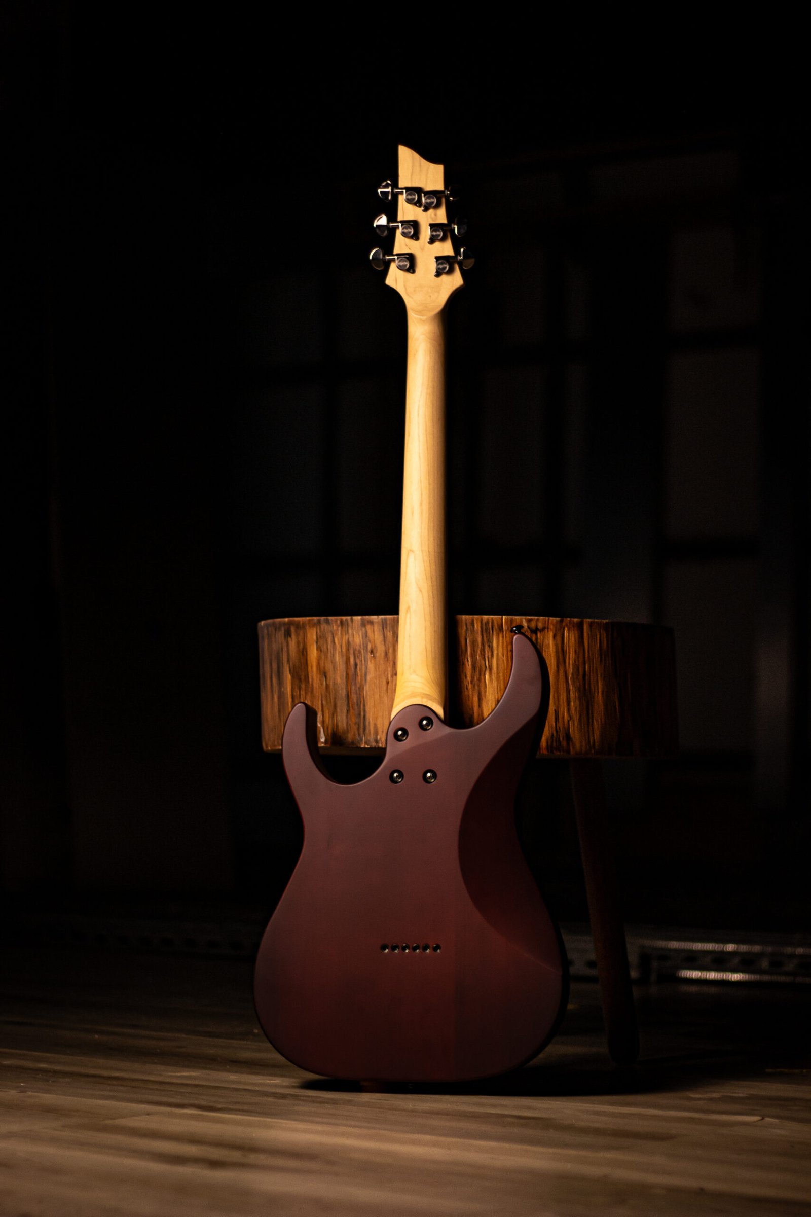 GUITARRA SCHECTER - SGR BANSHEE WALNUT SATIN - Imagem 2