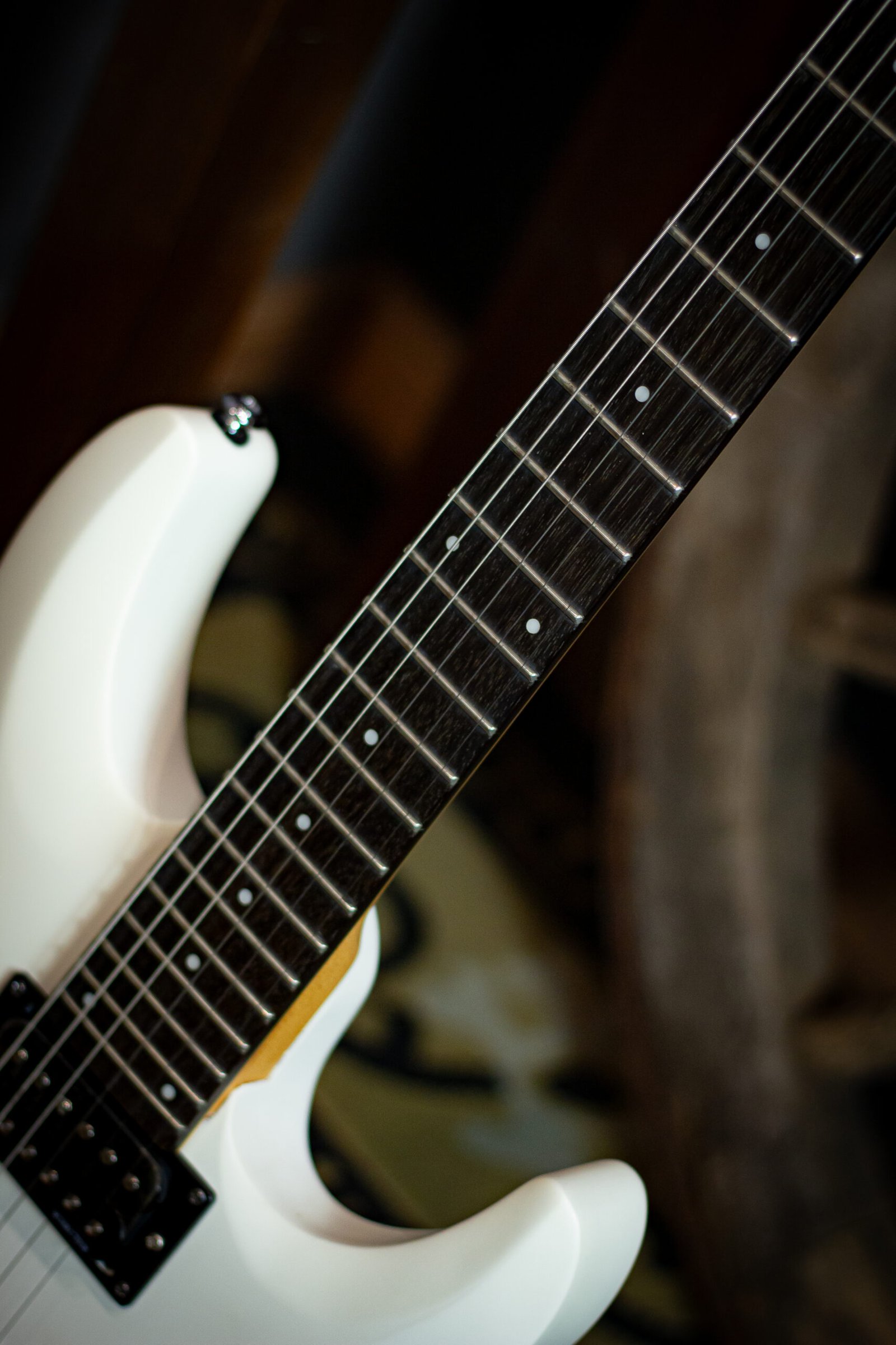 GUITARRA SCHECTER - C-6 FR DELUXE SATIN WHITE #435 IDN - Imagem 3