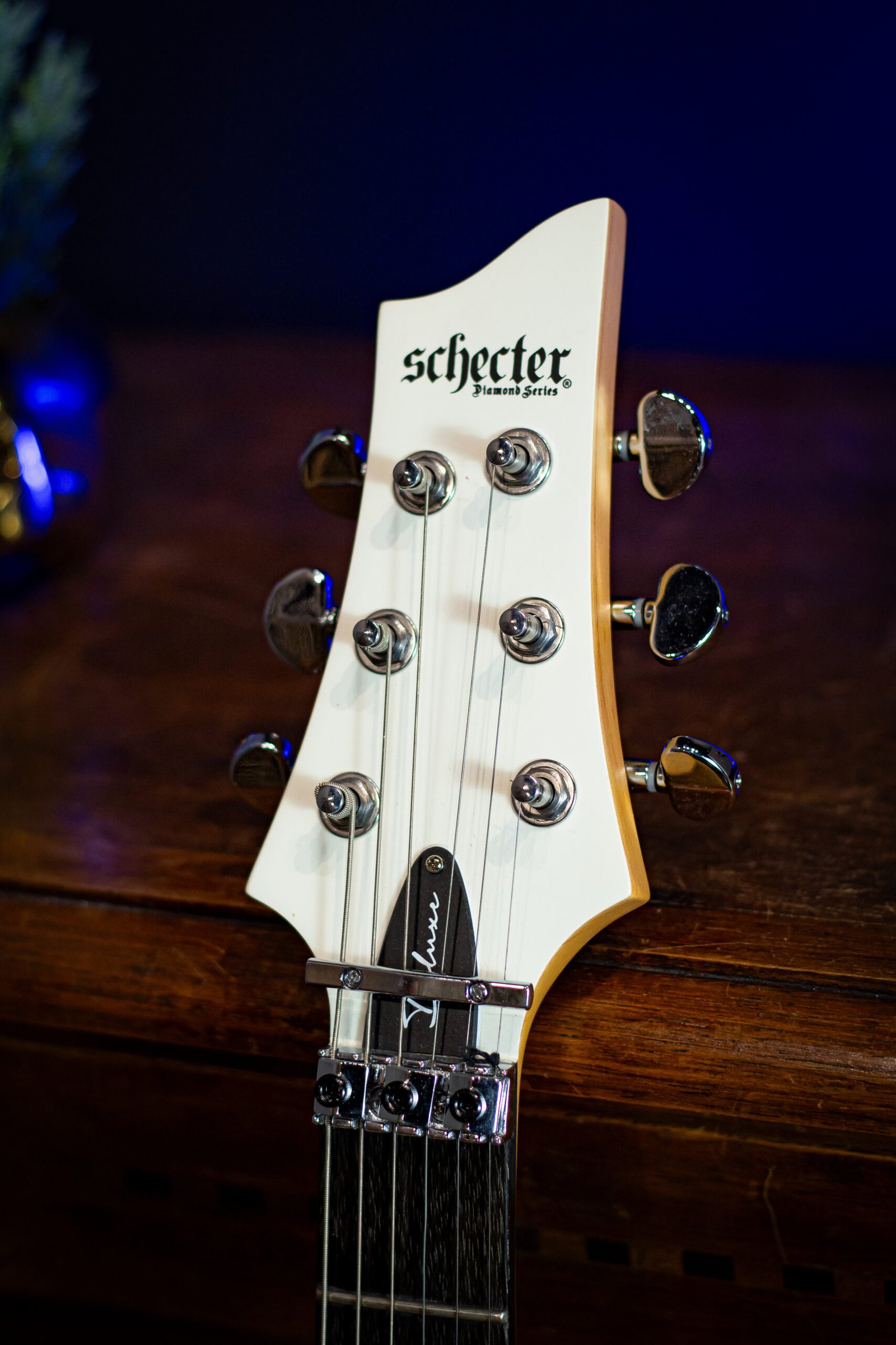 GUITARRA SCHECTER - C-6 FR DELUXE SATIN WHITE #435 IDN - Imagem 4