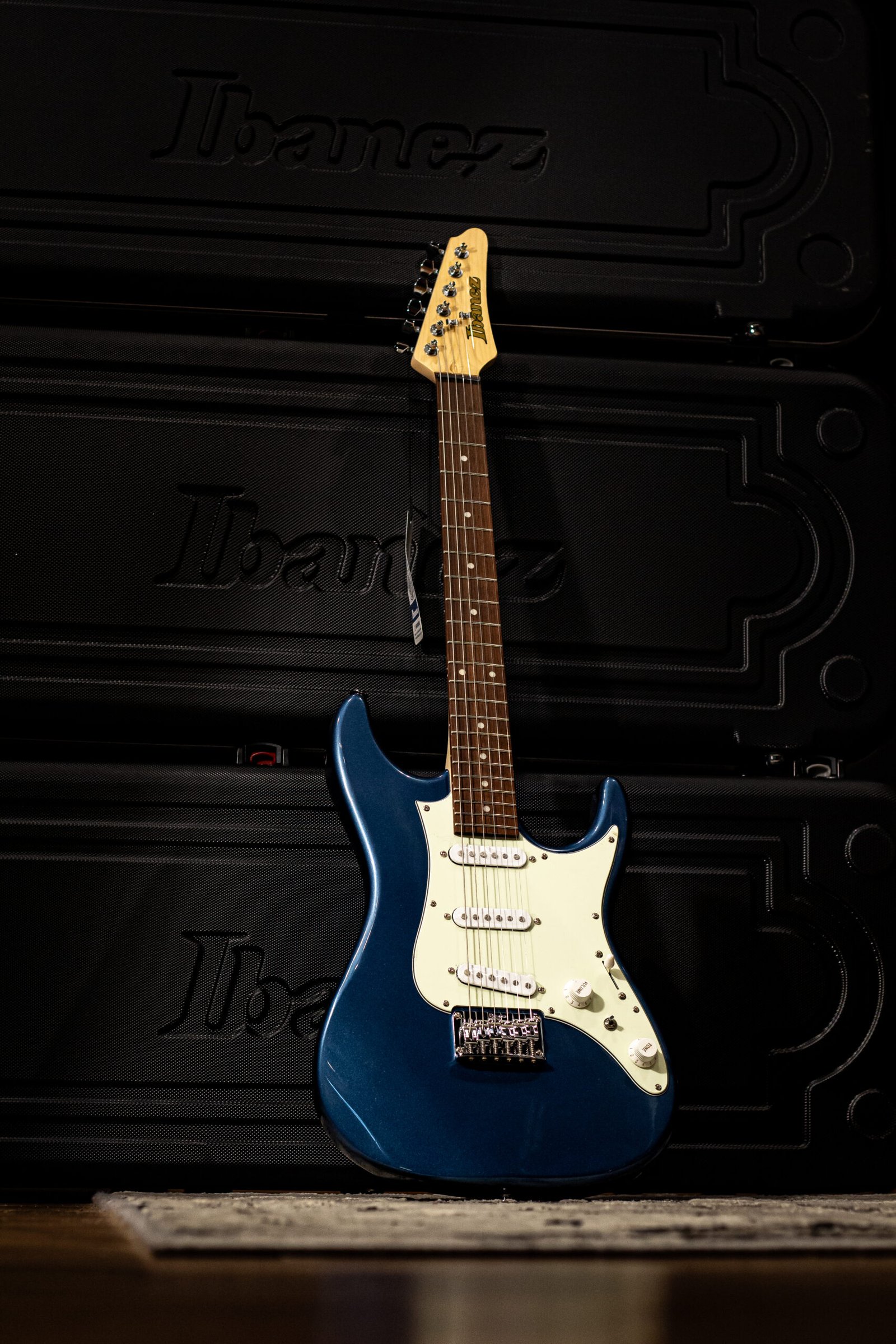 GUITARRA IBANEZ - AZES31 AOC - Imagem 3