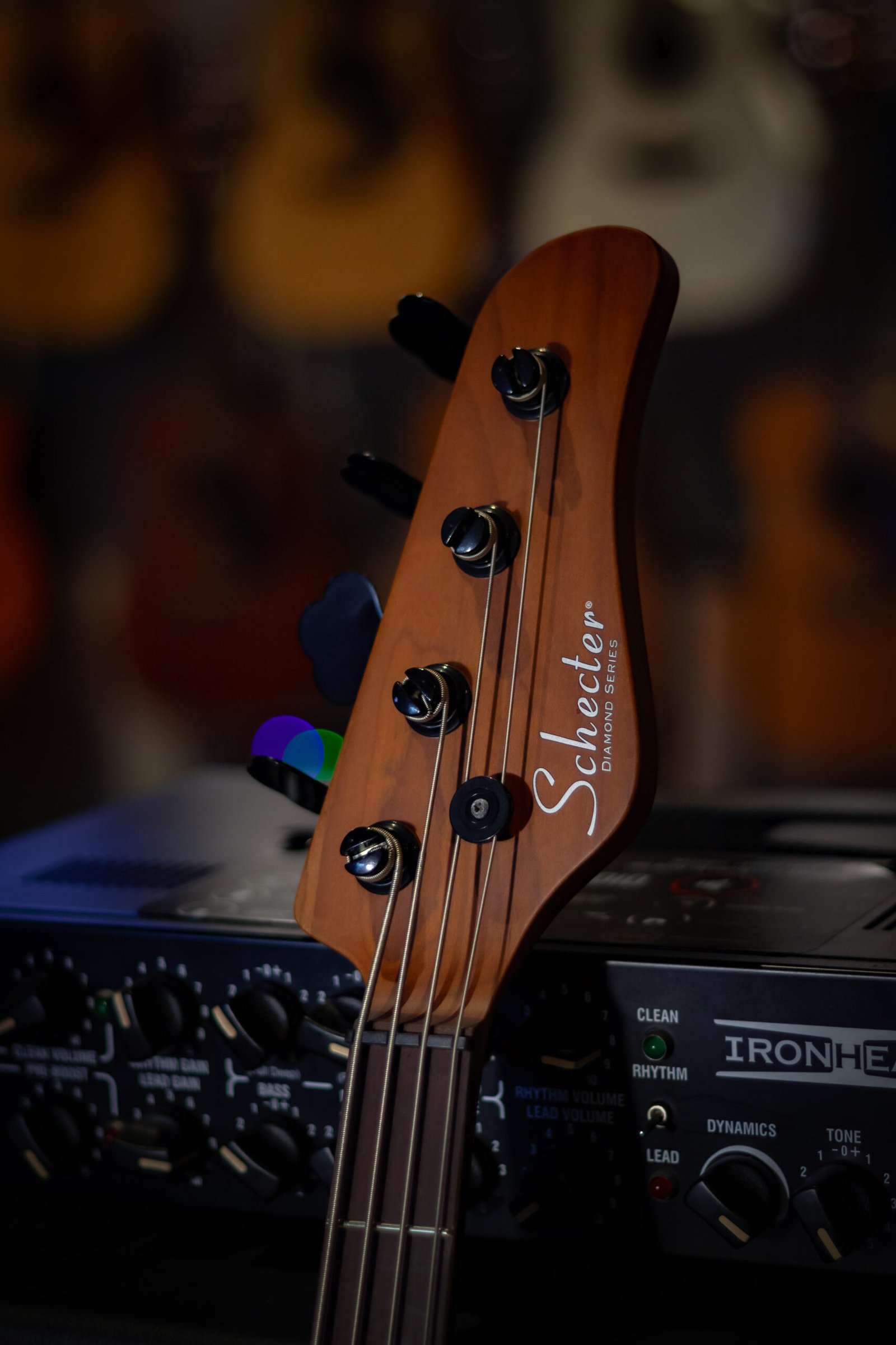 Contrabaixo Schecter J-4 Sixx Worn Ivory - Imagem 6