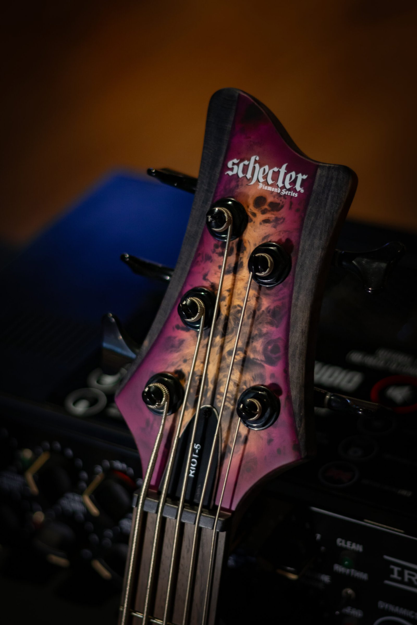 Contrabaixo Schecter Riot-5 Bass Aurora Burst - Imagem 4