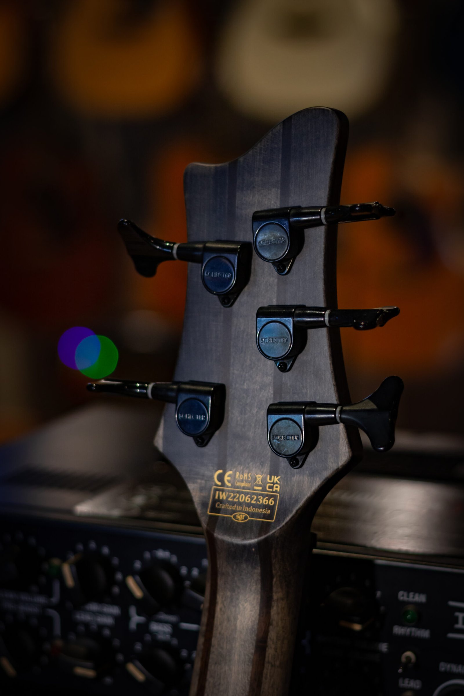 Contrabaixo Schecter Riot-5 Bass Aurora Burst - Imagem 5