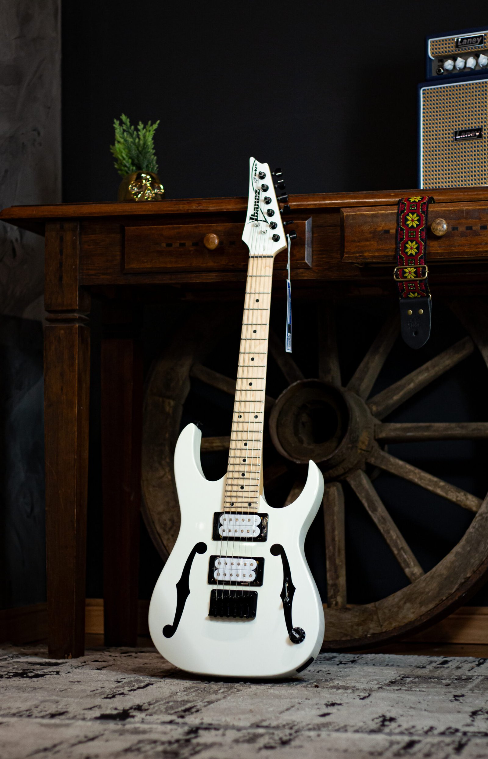 Ibanez PGM MIKRO PGMM31-WH - Signature Paul Gilbert - Imagem 5