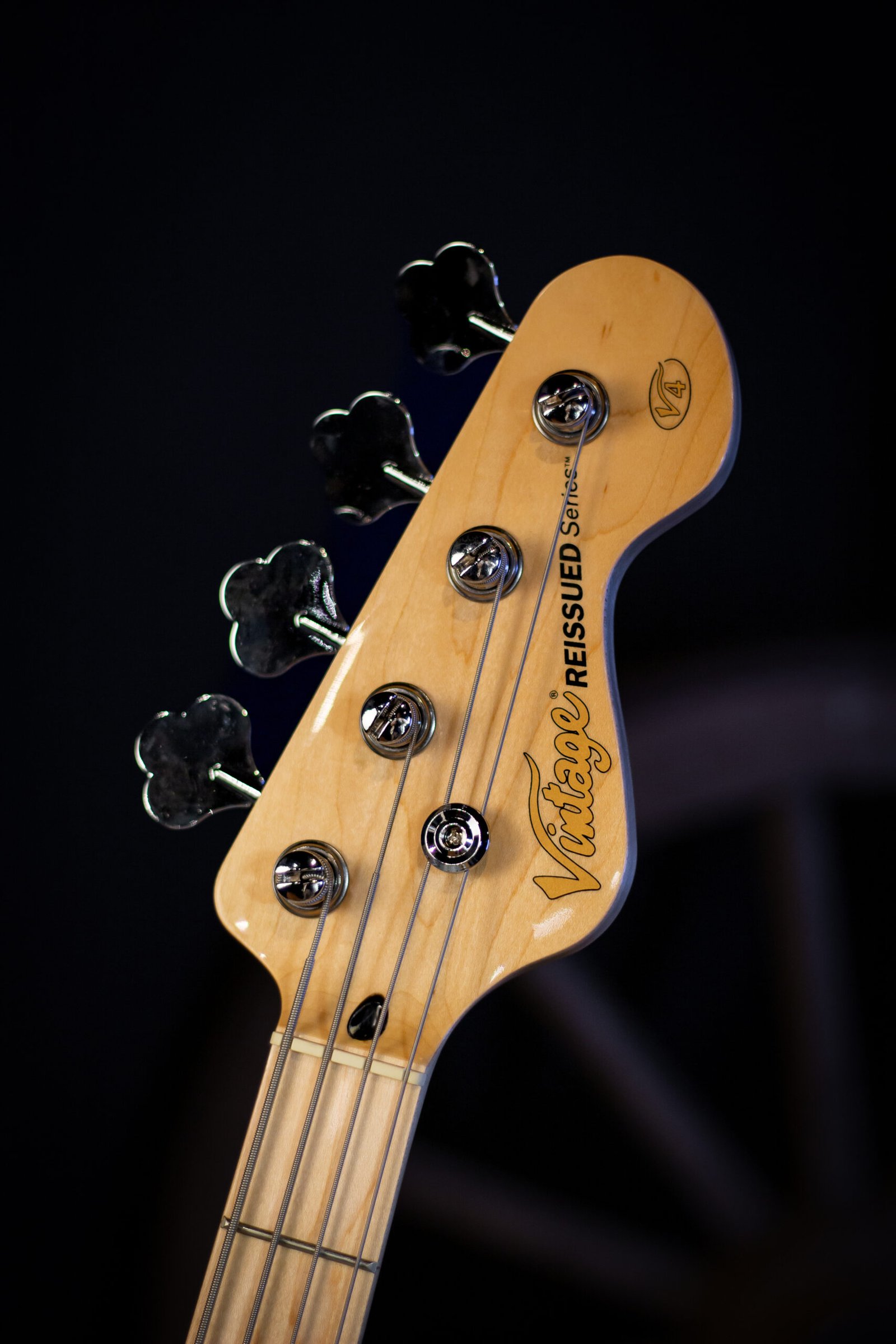 Vintage V4 Reissued Bass - Vintage White - Imagem 6