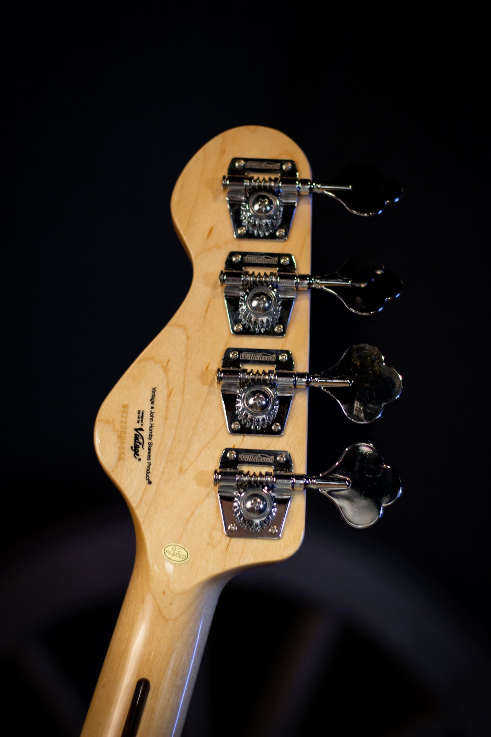 Vintage V4 Reissued Bass - Vintage White - Imagem 5