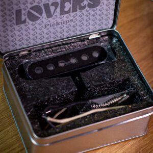 67 LOVERS - STRATOCASTER JIMI MOJO S-LOVER MEIO COVER PRETO