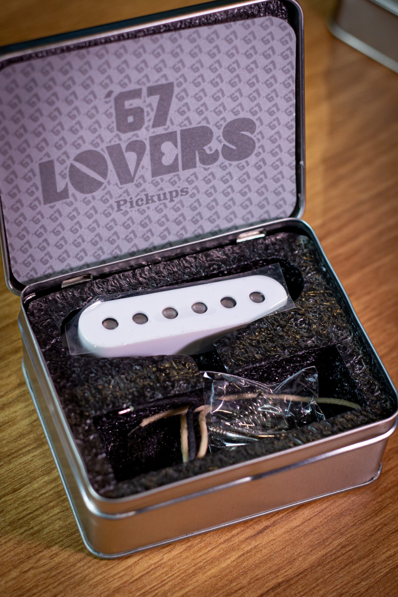 67 LOVERS - STRATOCASTER JIMI MOJO S-LOVER BRACO COVER PRETO - Imagem 2