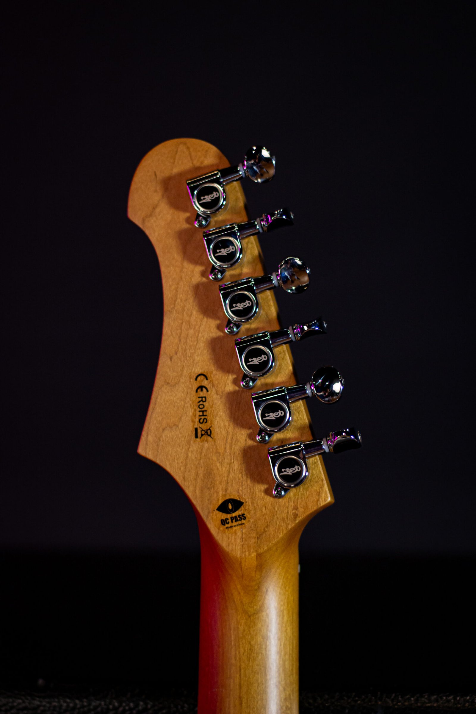 GUITARRA JET - JJ-350 BK Black - Basswood, Braco Roasted Maple, Offset - Imagem 6