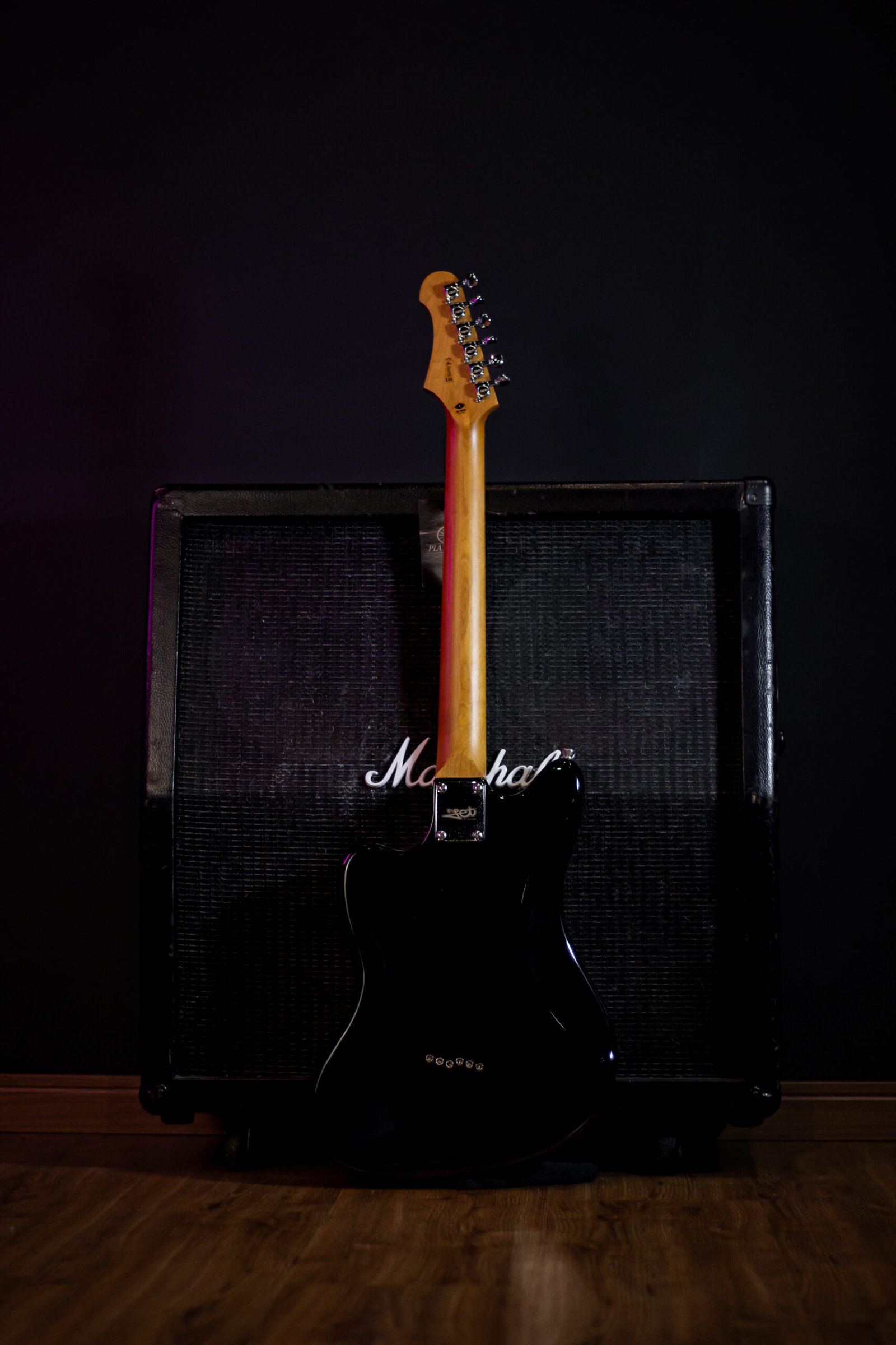GUITARRA JET - JJ-350 BK Black - Basswood, Braco Roasted Maple, Offset - Imagem 7
