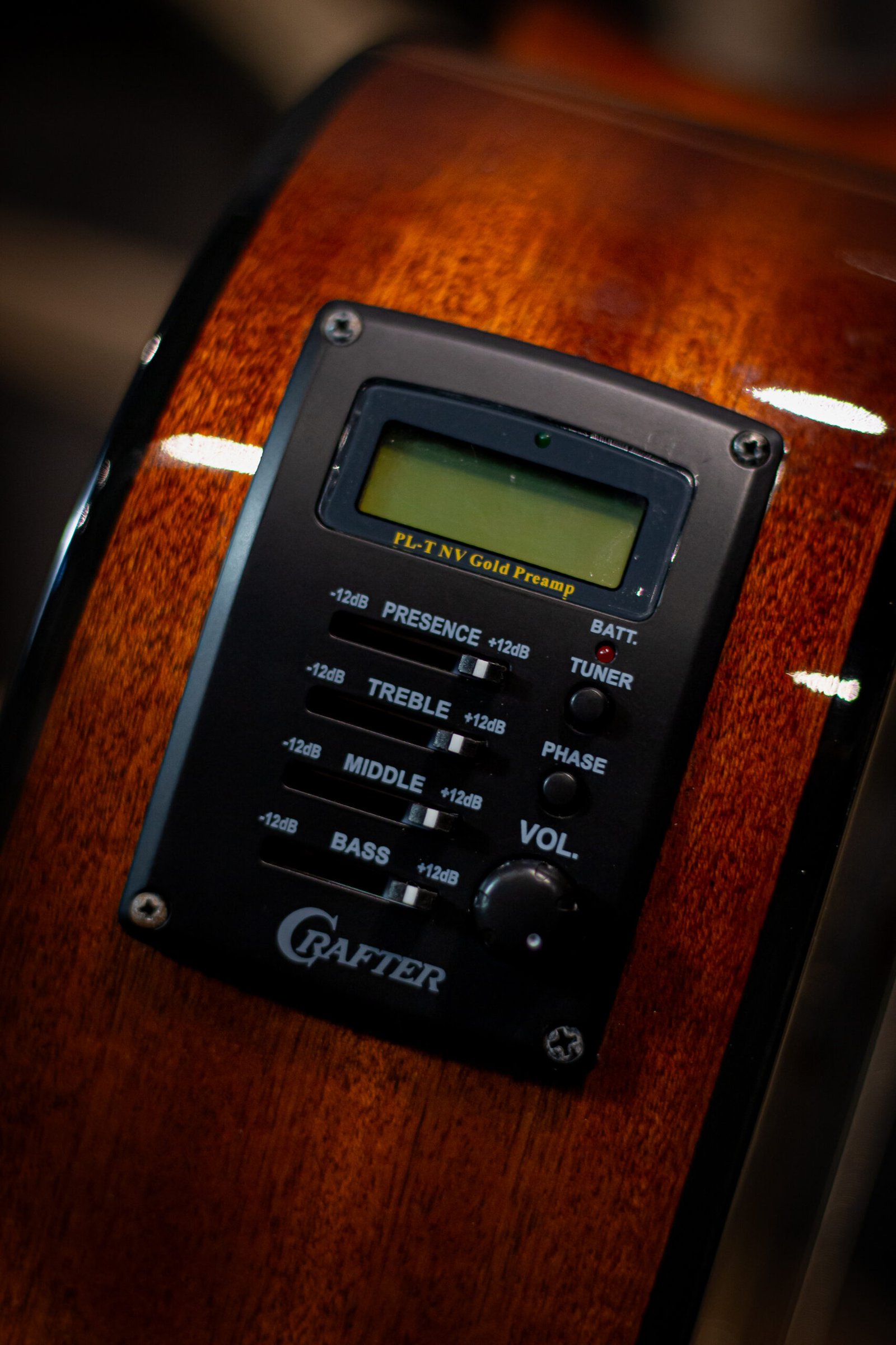 VIOLAO CRAFTER - NYLON CUTAWAY T/SPRUCE B/S MOGNO EQ PL-T NV GOLD GLOSS HC-250CE/N CRAFTER (AVARIADO) - Imagem 8