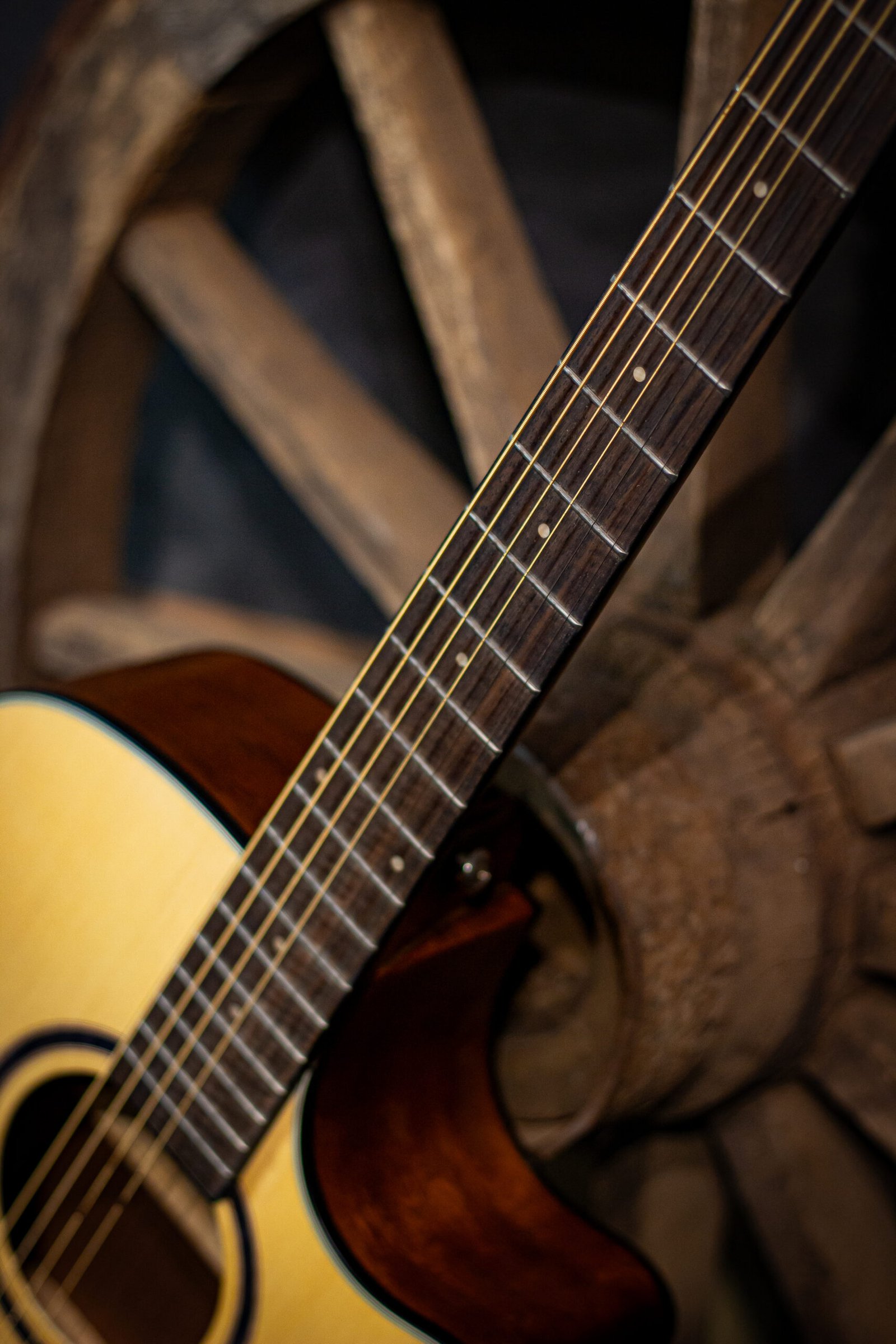 VIOLAO CRAFTER - ORCHESTRA CUTAWAY T/SPRUCE B/S MOGNO EQ PL-T NV GOLD SATIN HT-100CE/OP.N CRAFTER - Imagem 4