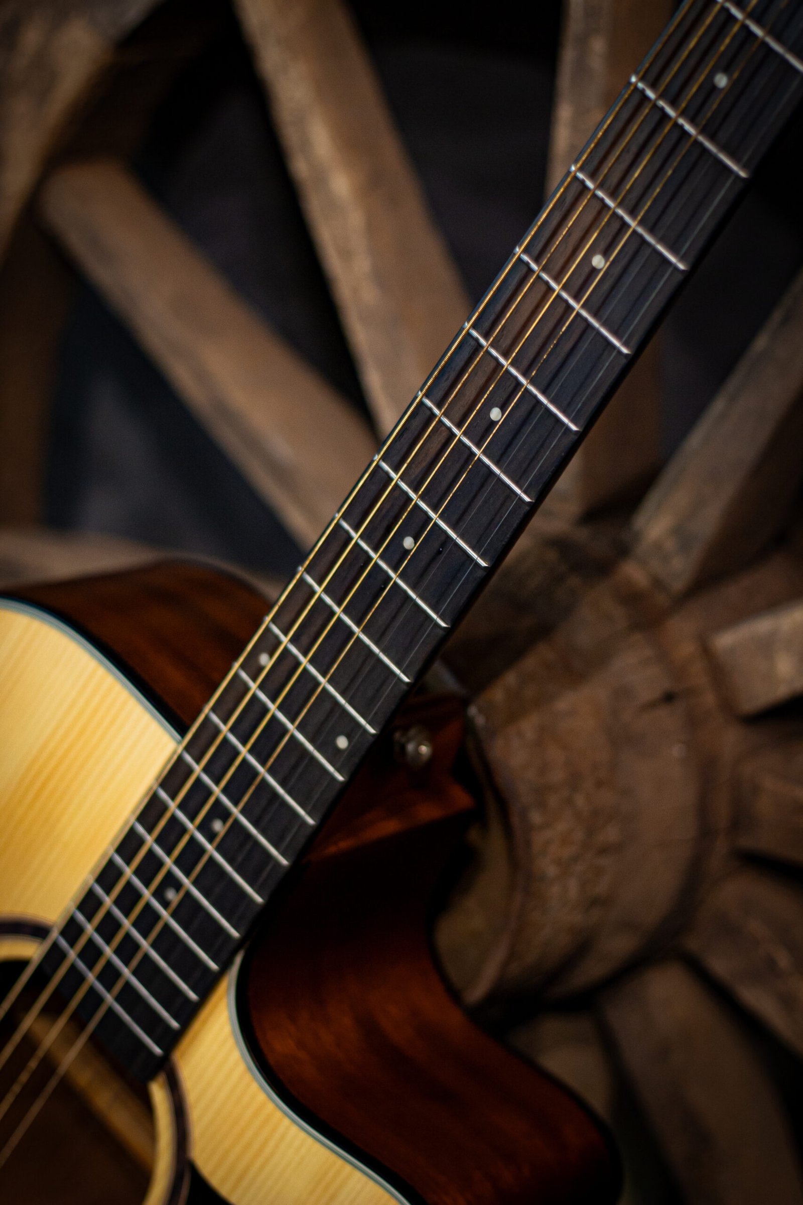 VIOLAO CRAFTER- FOLK CUTAWAY T/SPRUCE B/S MOGNO EQ PL-T NV GOLD SATIN HD-100CE/OP.N CRAFTER - Imagem 4