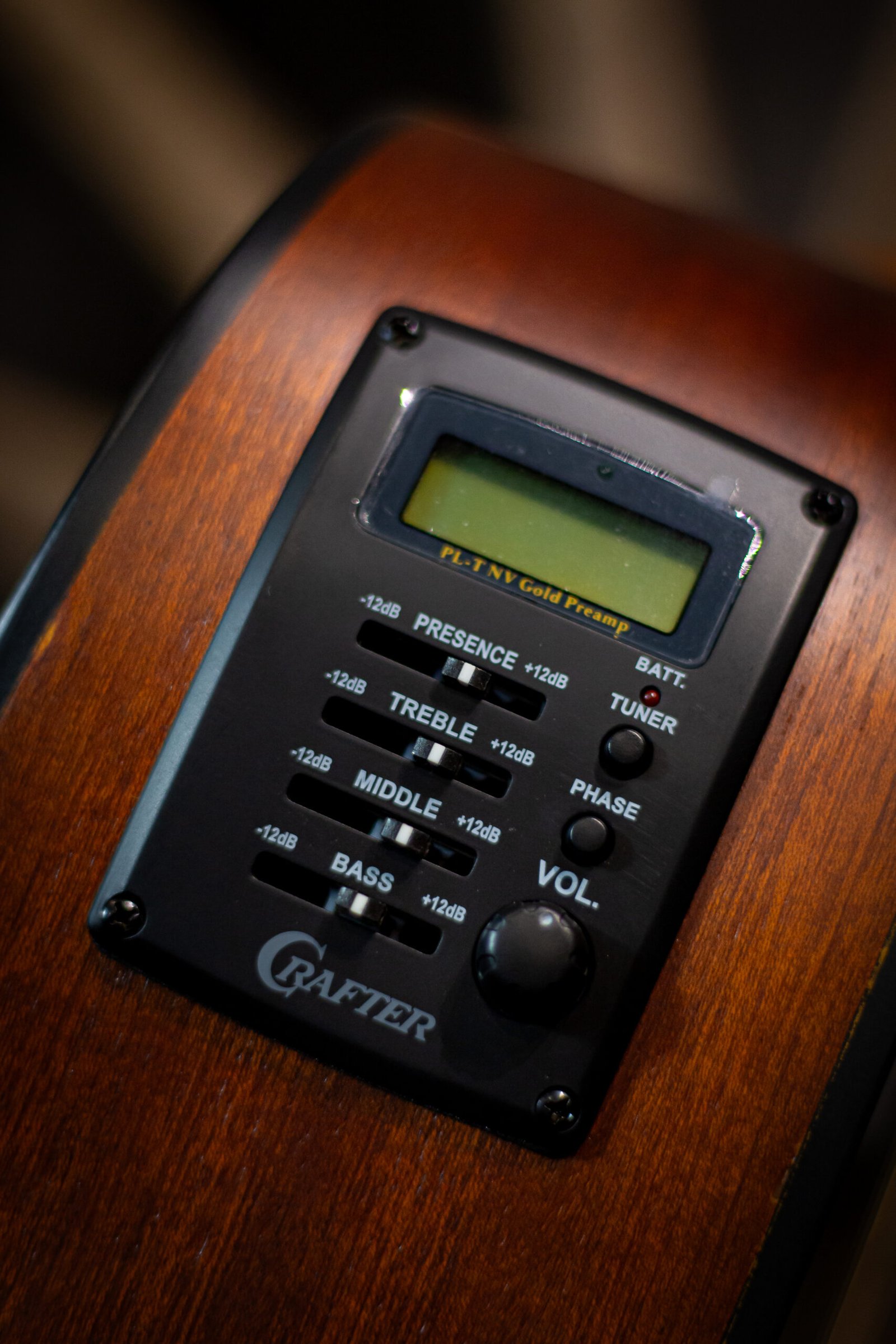 VIOLAO CRAFTER- FOLK CUTAWAY T/SPRUCE B/S MOGNO EQ PL-T NV GOLD SATIN HD-100CE/OP.N CRAFTER - Imagem 8