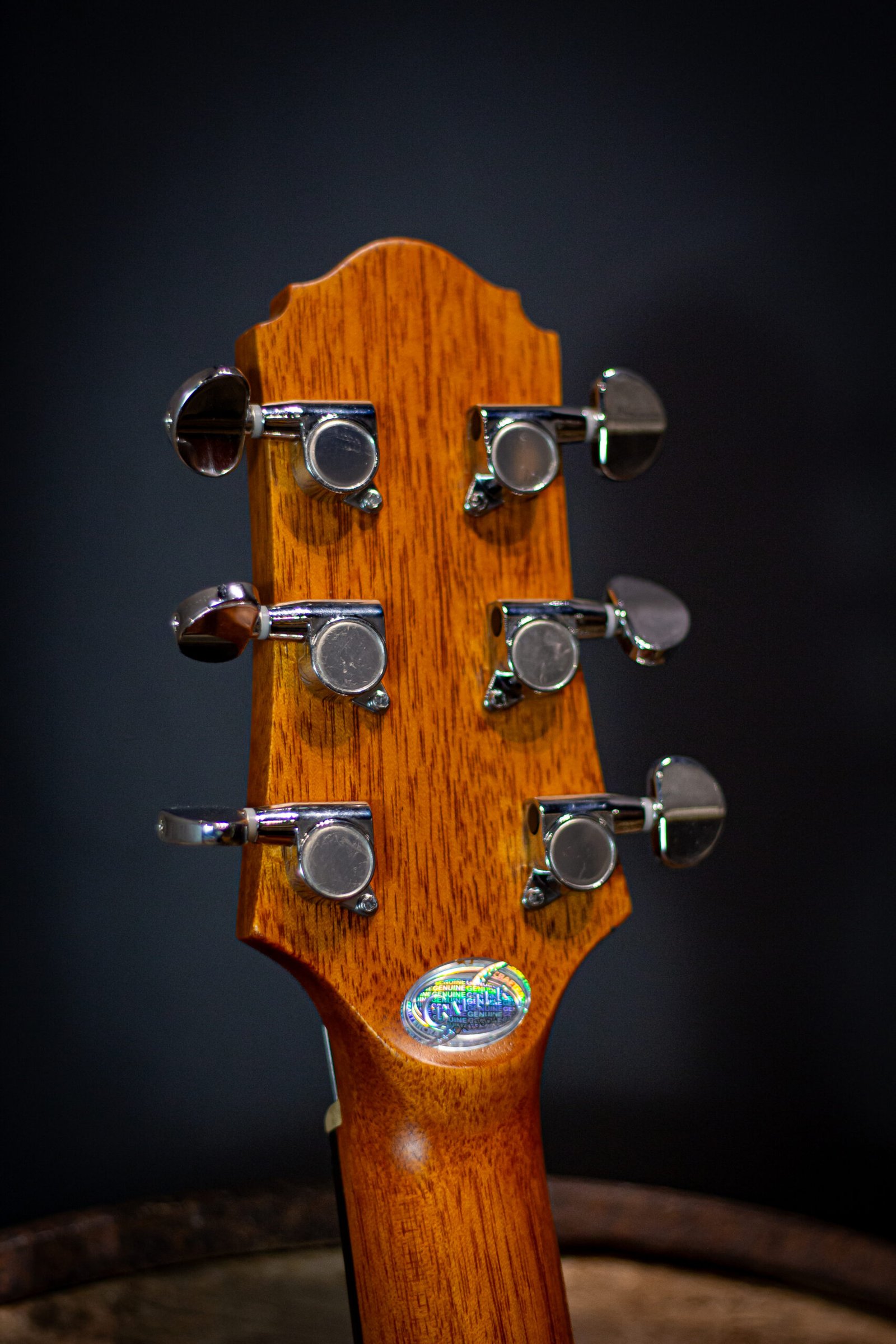 VIOLAO CRAFTER- FOLK CUTAWAY T/SPRUCE B/S MOGNO EQ PL-T NV GOLD SATIN HD-100CE/OP.N CRAFTER - Imagem 6