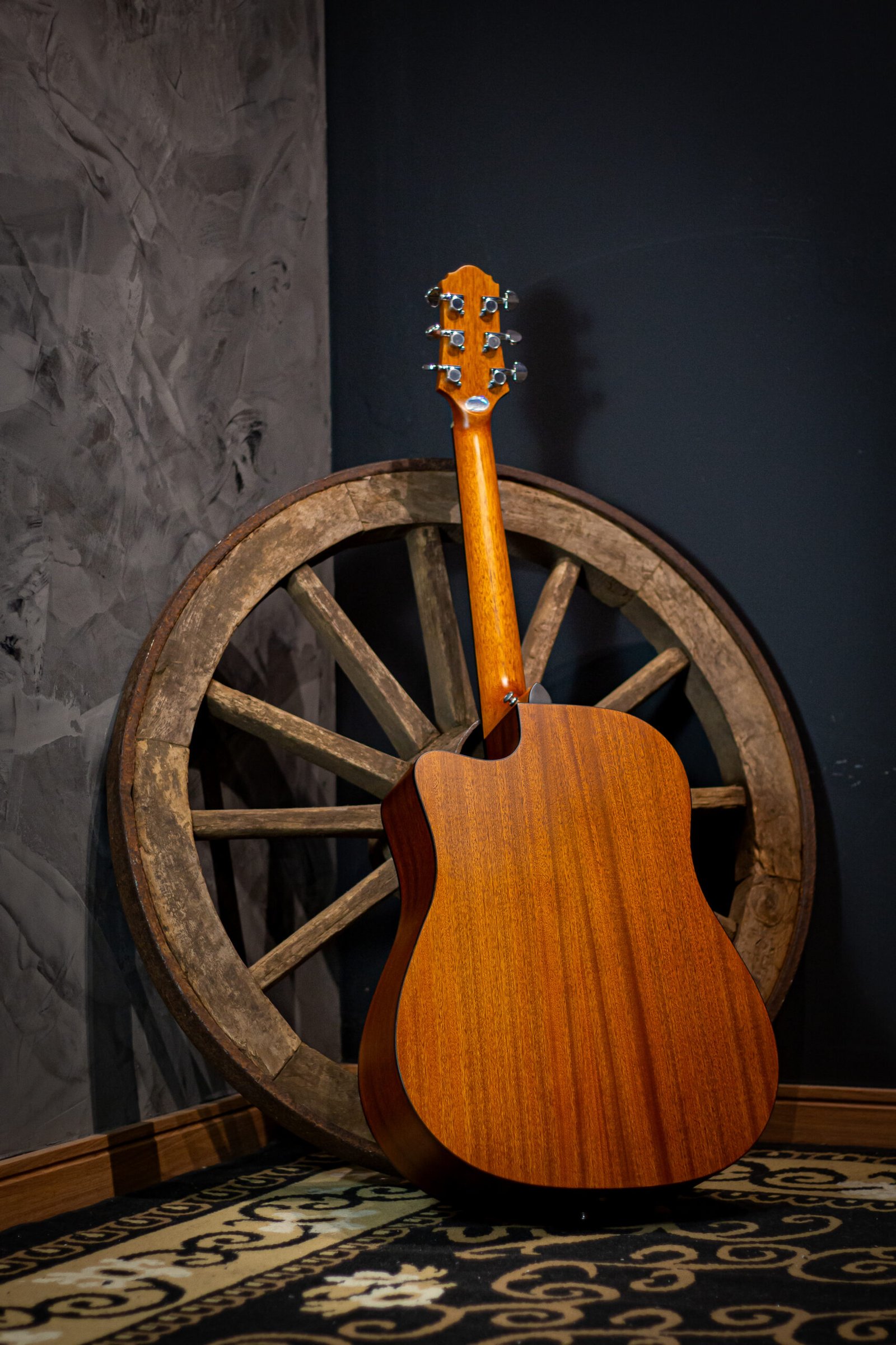 VIOLAO CRAFTER- FOLK CUTAWAY T/SPRUCE B/S MOGNO EQ PL-T NV GOLD SATIN HD-100CE/OP.N CRAFTER - Imagem 7