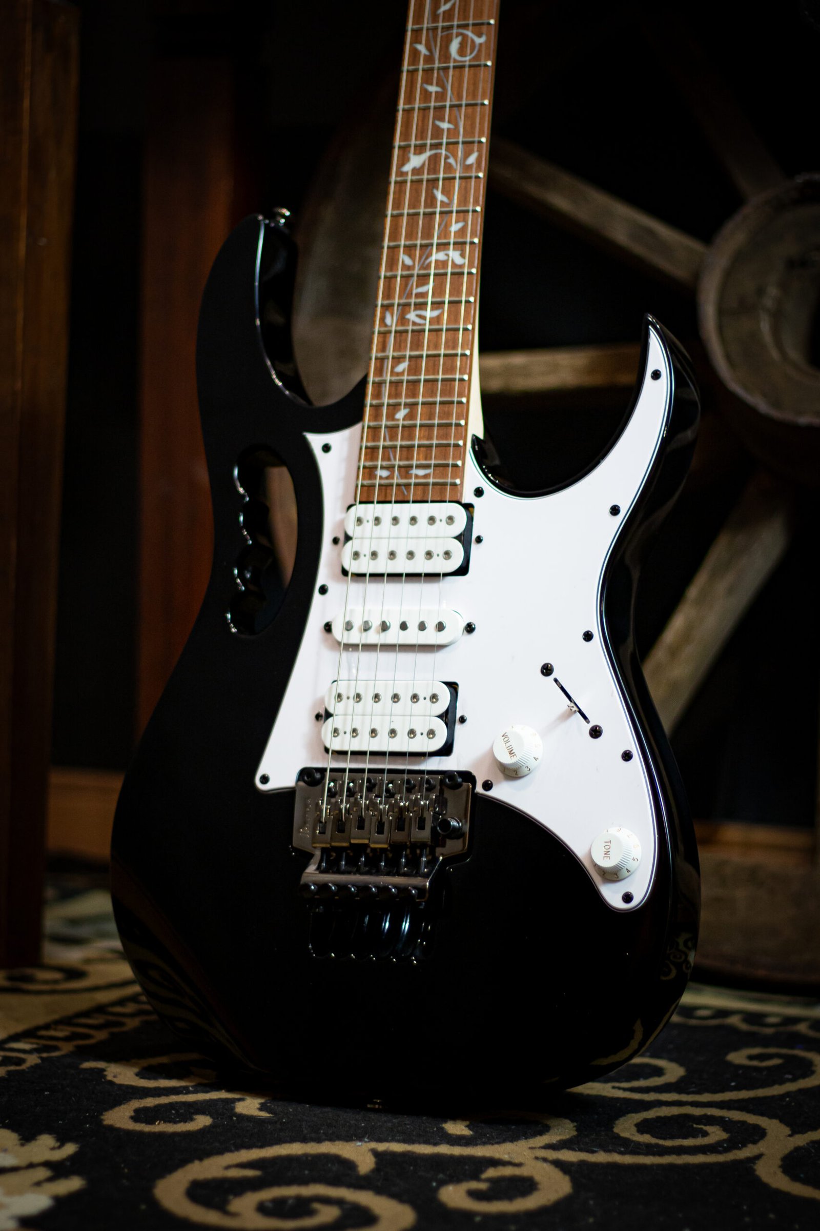GUITARRA IBANEZ - S VAI JEMJR-BK - Imagem 3