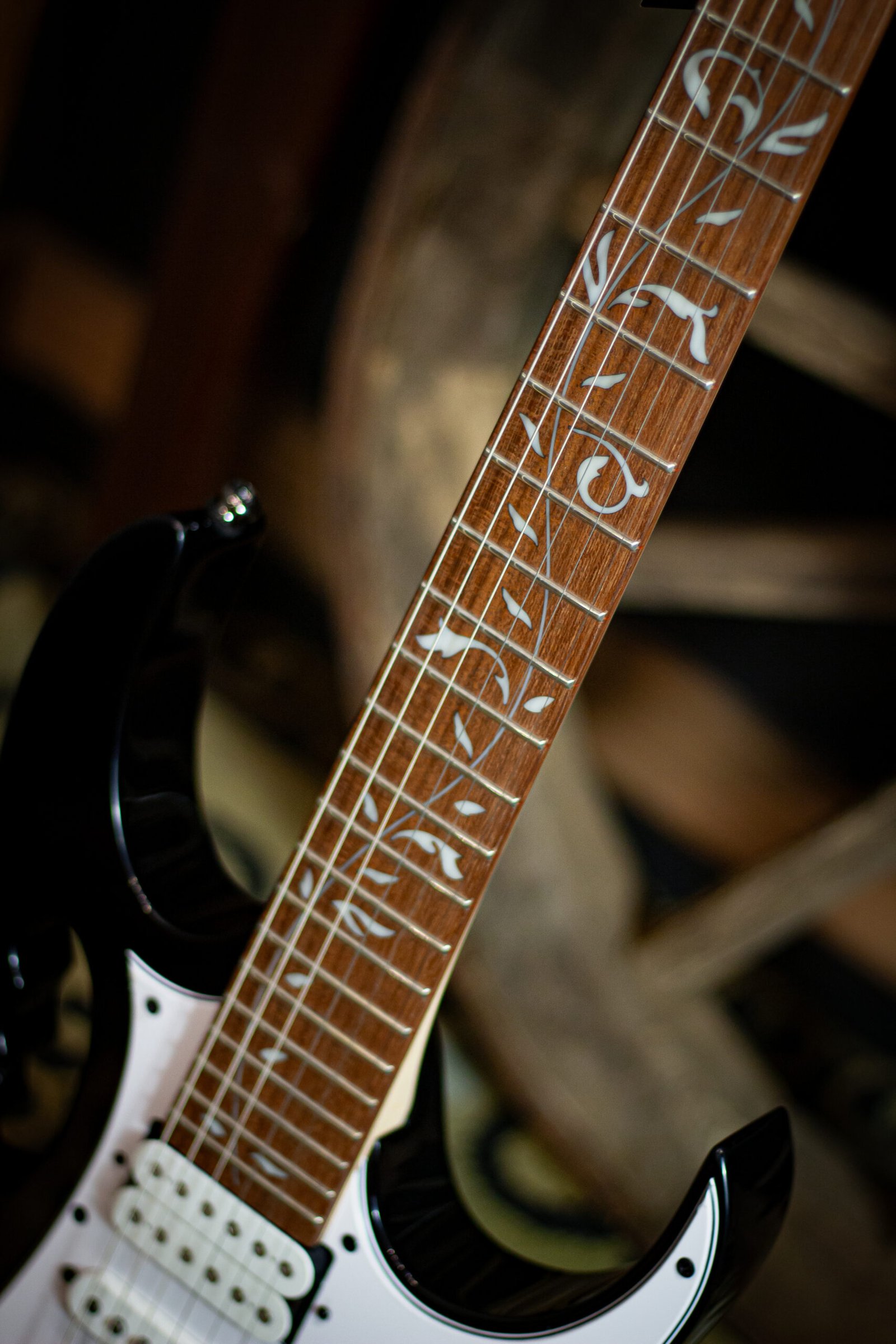 GUITARRA IBANEZ - S VAI JEMJR-BK - Imagem 4