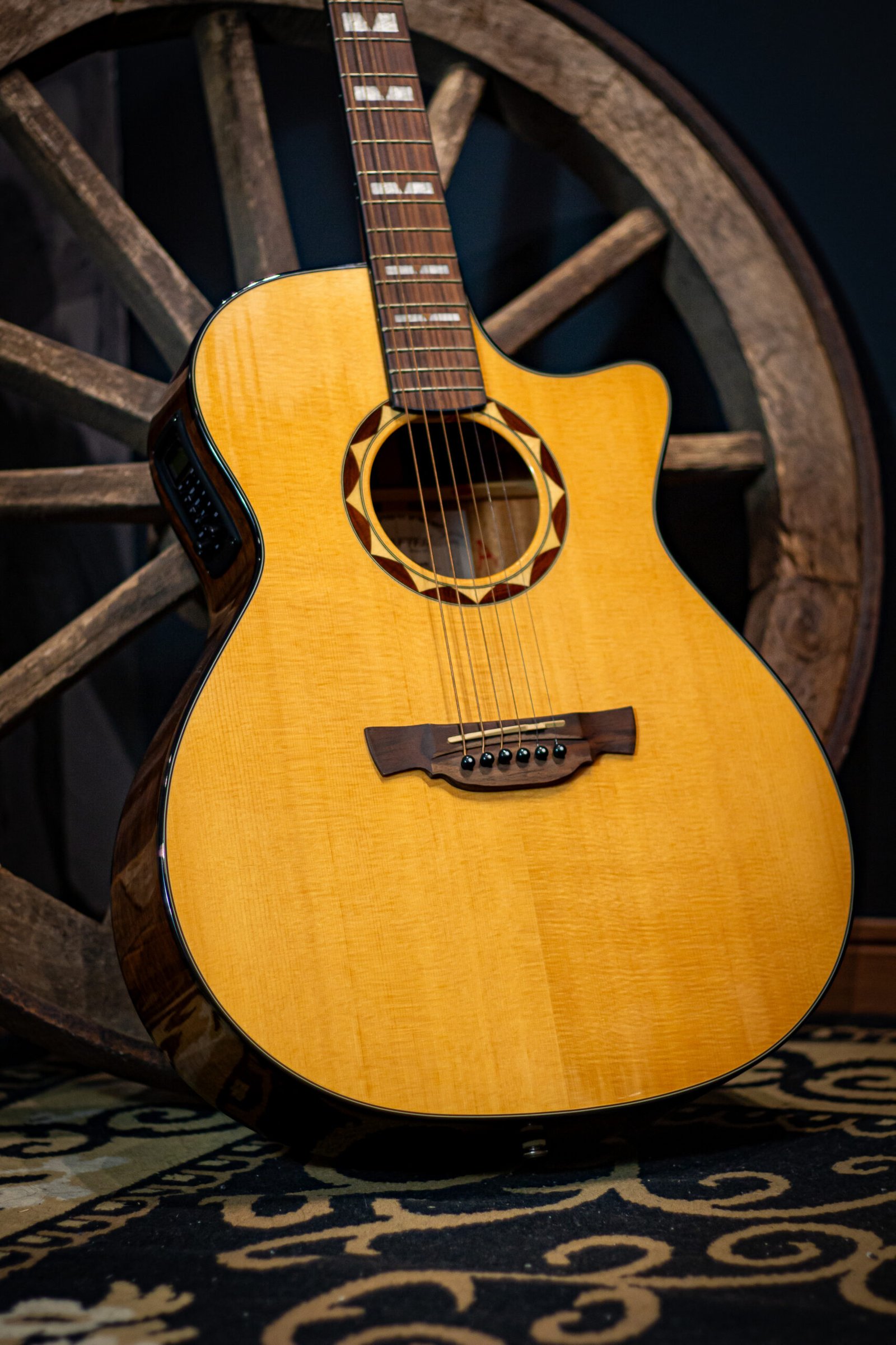 VIOLAO CRAFTER - G.AUDIT CUTWAY T/SOLID SPRUCE B/S MOGNO EQ PLATFORM NX GOLD ABLE G-620CE/N CRAFTER - Imagem 3