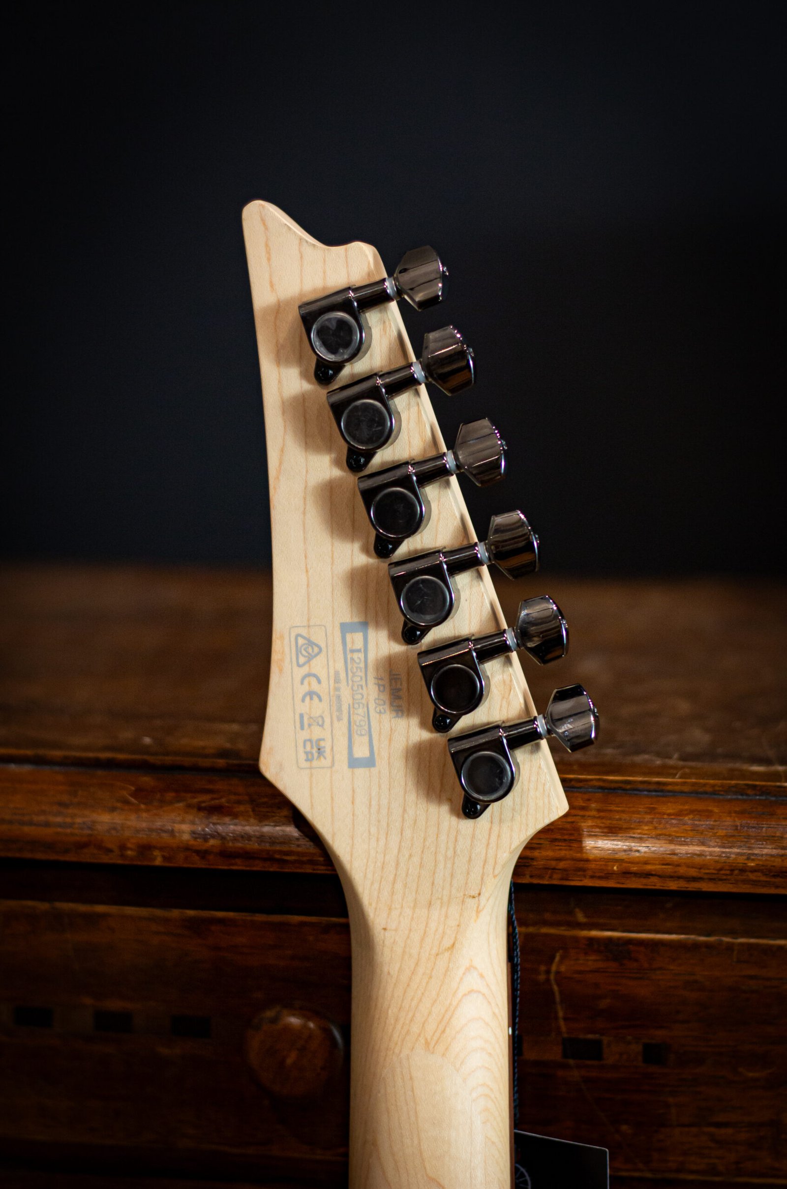GUITARRA IBANEZ - S VAI JEMJR-BK - Imagem 6