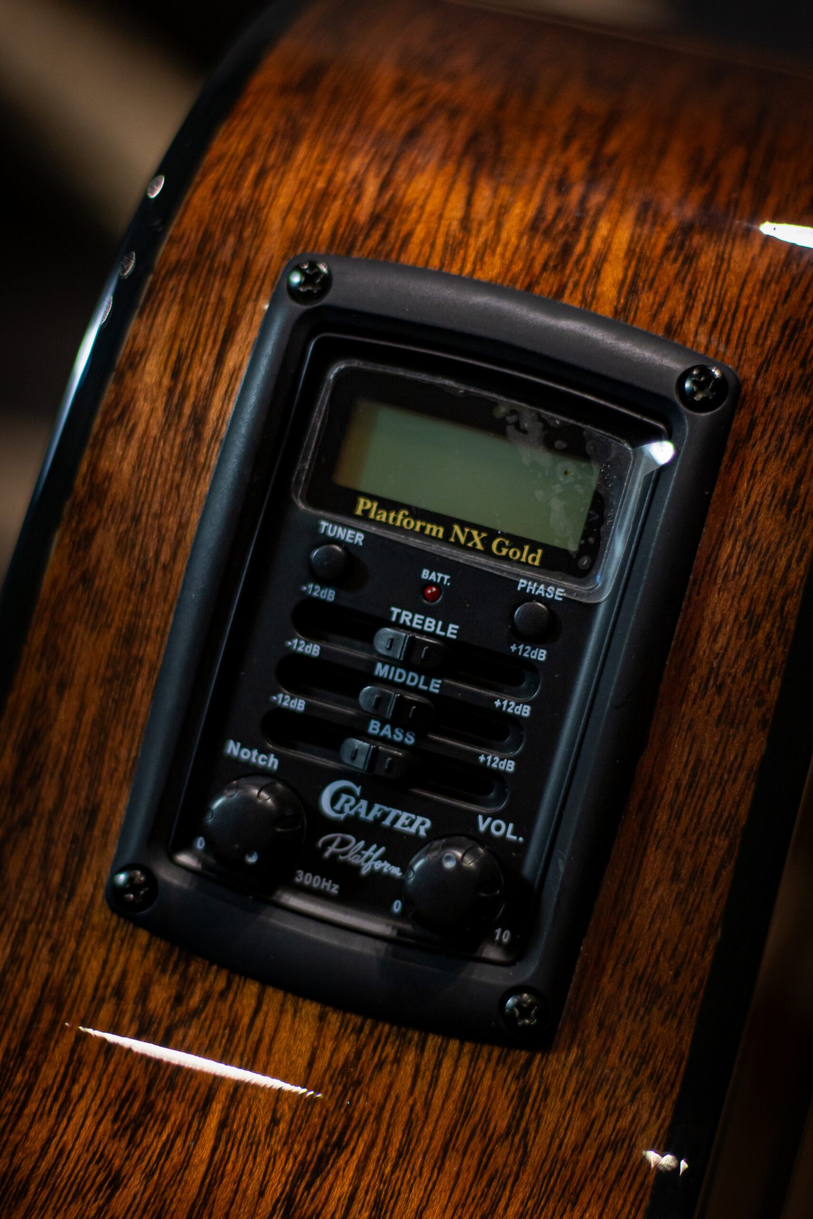 VIOLAO CRAFTER - G.AUDIT CUTWAY T/SOLID SPRUCE B/S MOGNO EQ PLATFORM NX GOLD ABLE G-620CE/N CRAFTER - Imagem 8
