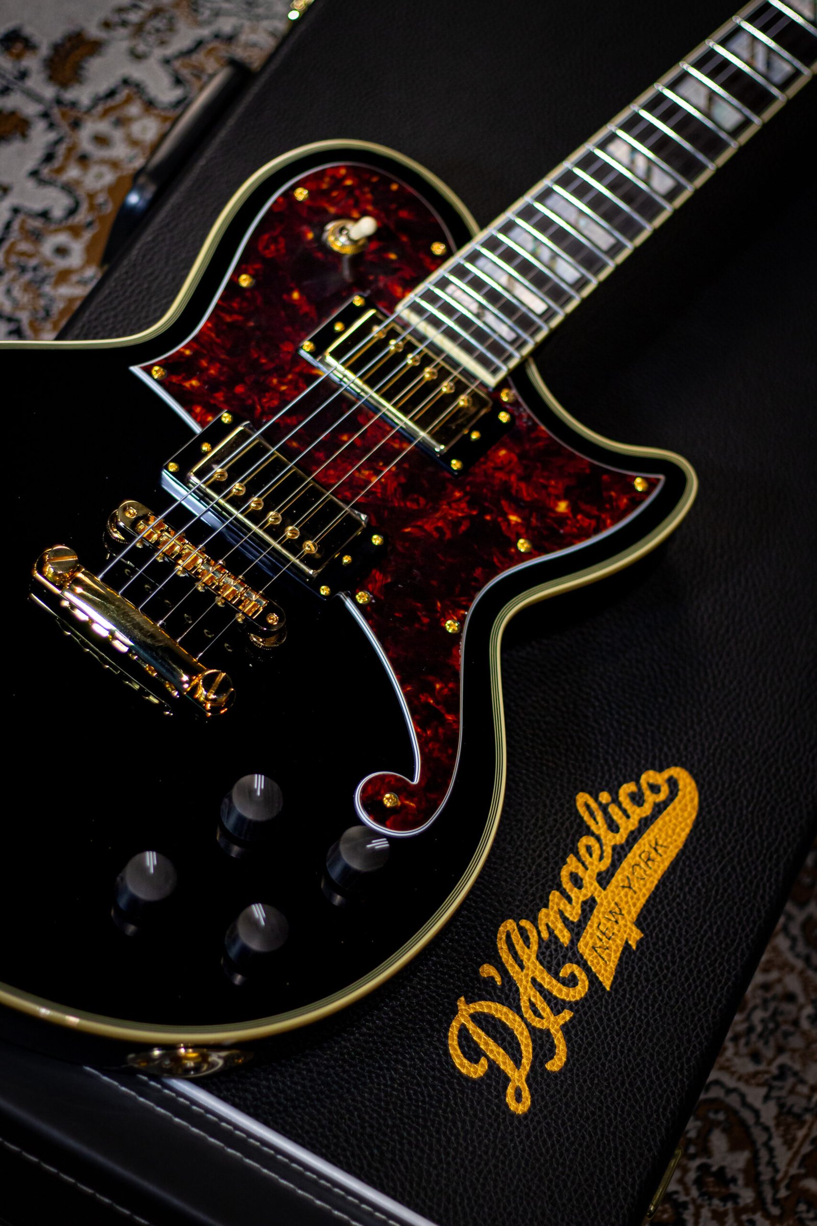 GUITARRA D'ANGELICO - Deluxe Atlantic - Solid Black - Imagem 3
