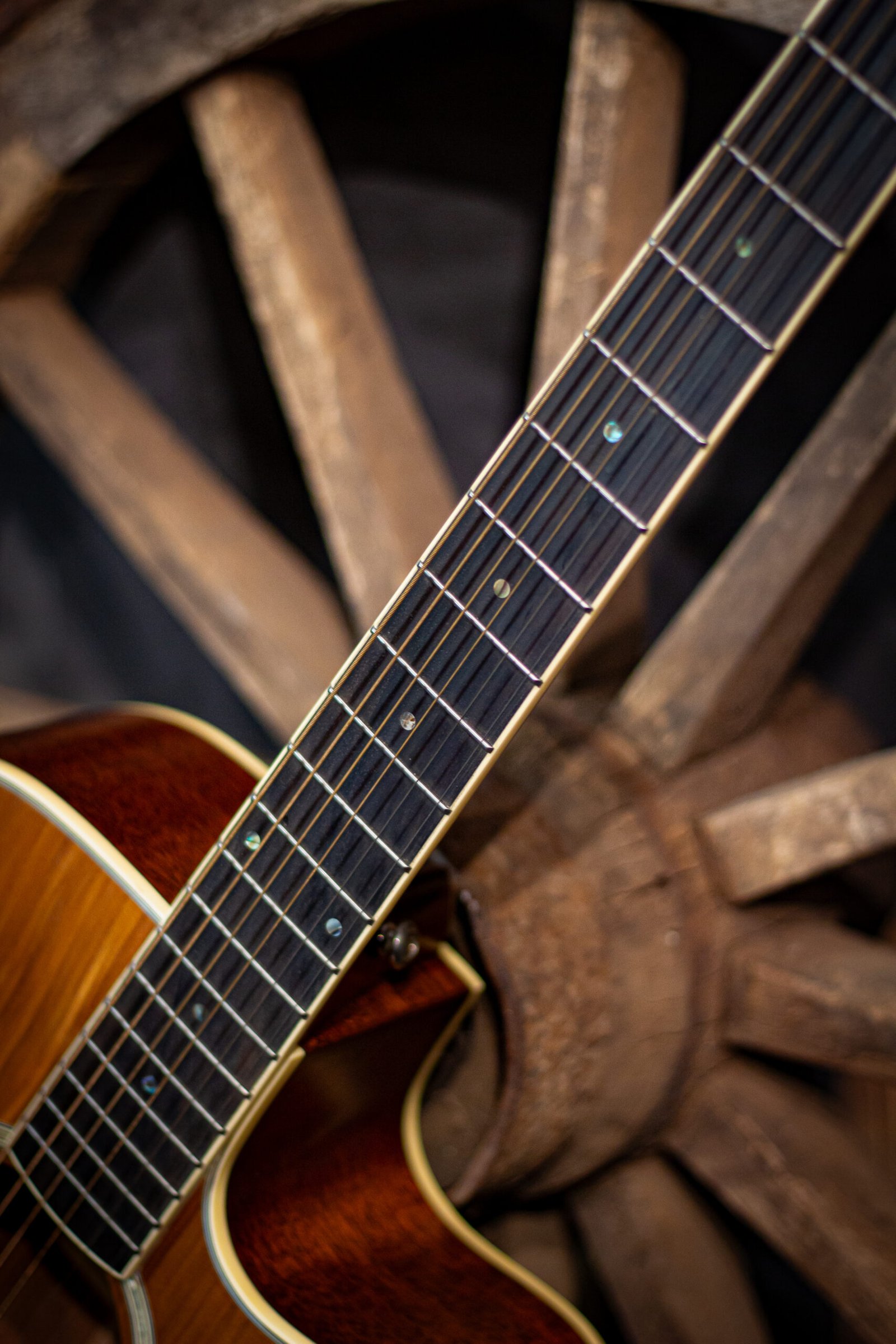 VIOLAO CRAFTER - FOLK CUTAWAY T/SOLIDO CEDRO B/S MOGNO EQ S1 NAT SATIN DE-7/N CRAFTER - Imagem 5