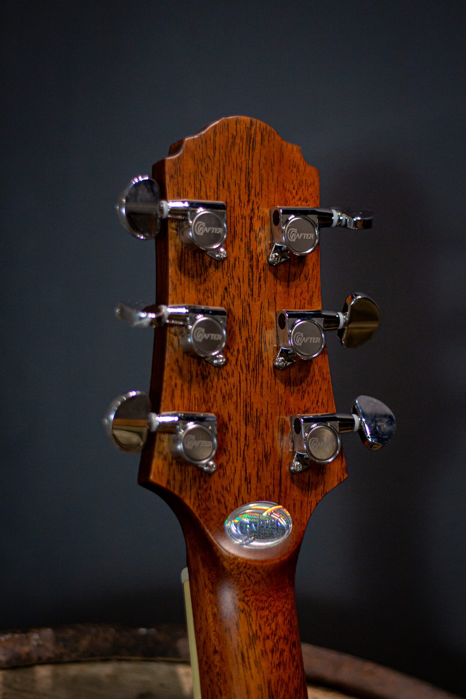 VIOLAO CRAFTER - FOLK CUTAWAY T/SOLIDO CEDRO B/S MOGNO EQ S1 NAT SATIN DE-7/N CRAFTER - Imagem 7