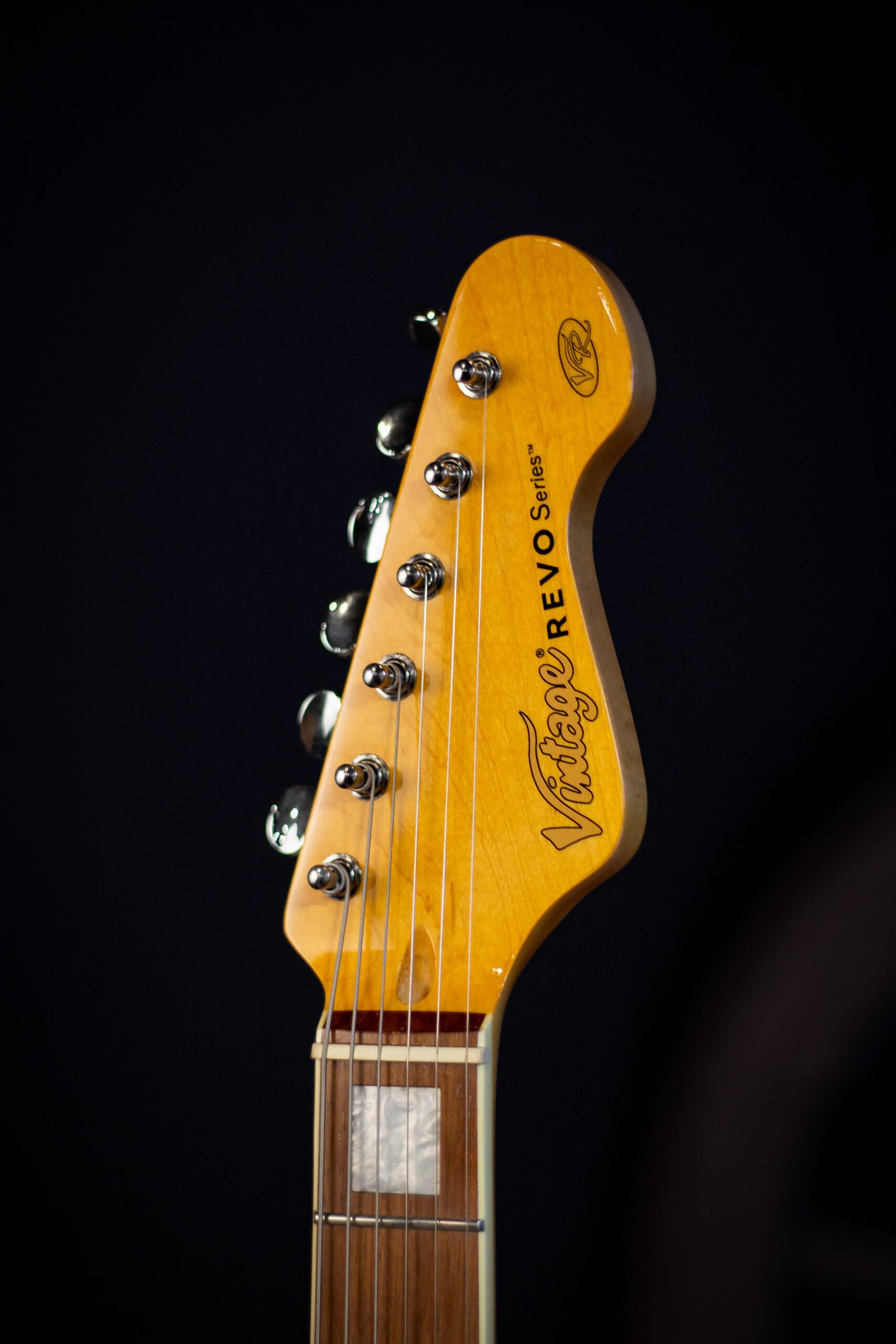 GUITARRA VINTAGE - SURFMASTER REVO V65 - Imagem 4