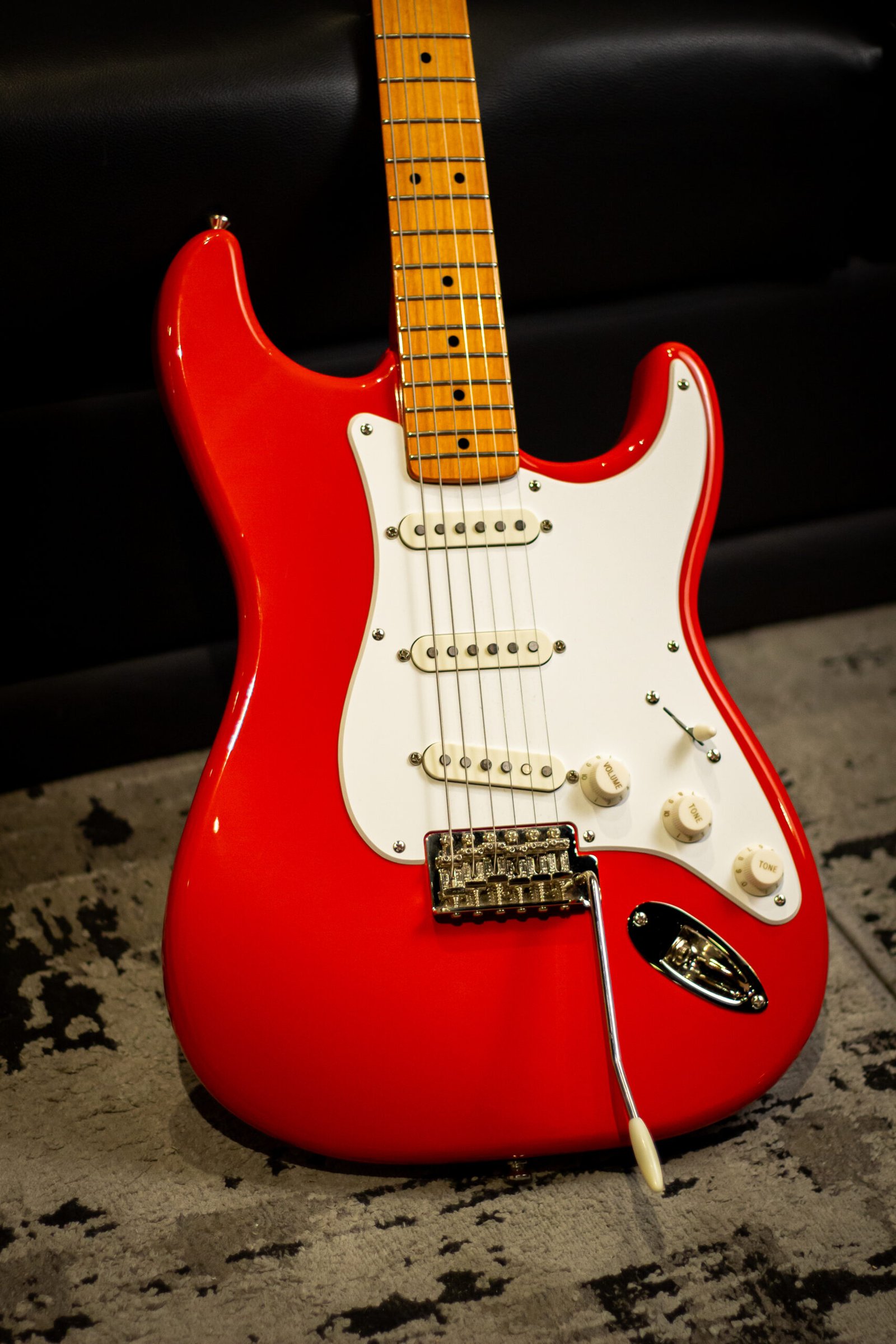GUITARRA SQUIER - Classic Vibe Stratocaster 50s - Imagem 2